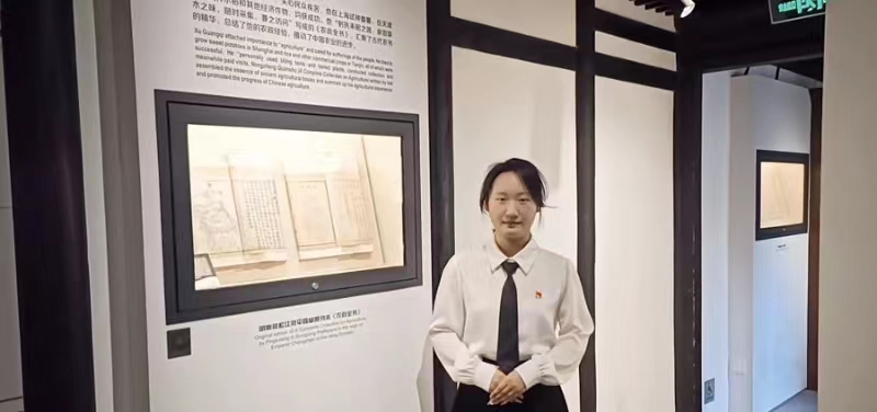 在徐光启纪念馆做义务讲解员