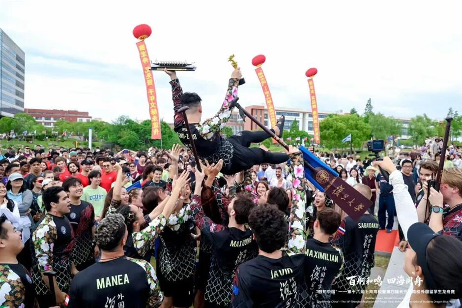 International Students Gather for Dragon Boat Race, Fudan Secures Victory