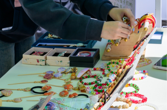 图为活动现场 图为活动现场