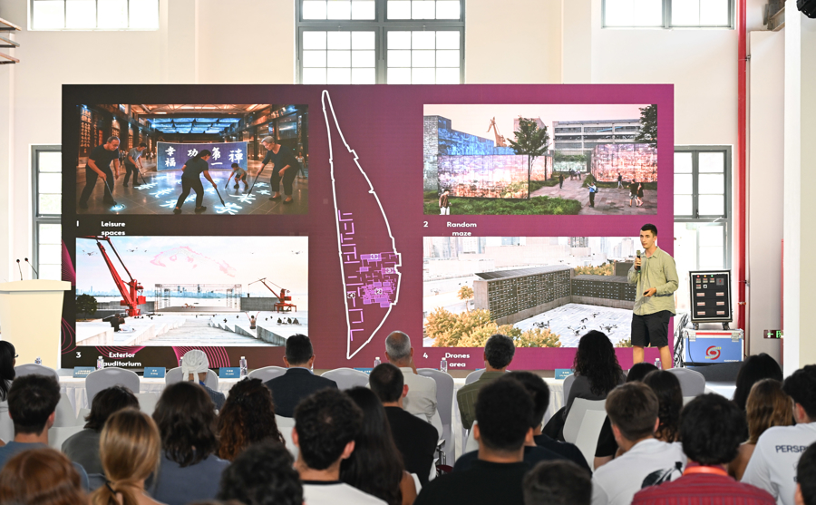 西班牙学生在讲述自己的“复兴岛”设计方案。