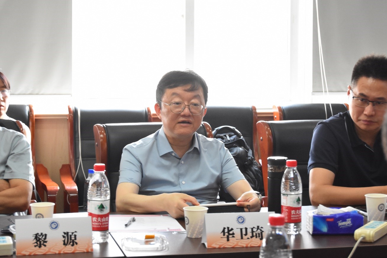 万华化学集团副总裁华卫琦一行赴材料学院开展交流
