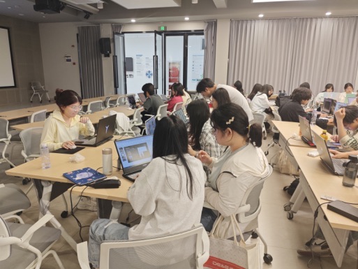 聚焦AI赋能上海红色文化,举办生成式联合设计工作坊